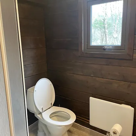 Ferienhaus Barlindbotn Med Batutleige