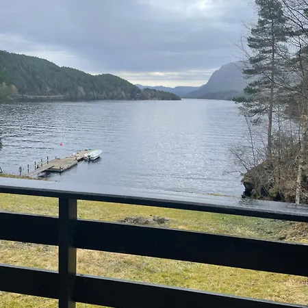 Сasa de vacaciones Barlindbotn Med Batutleige *