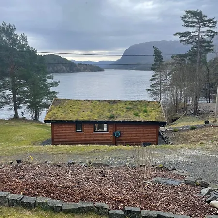 Barlindbotn Med Batutleige Holiday home *